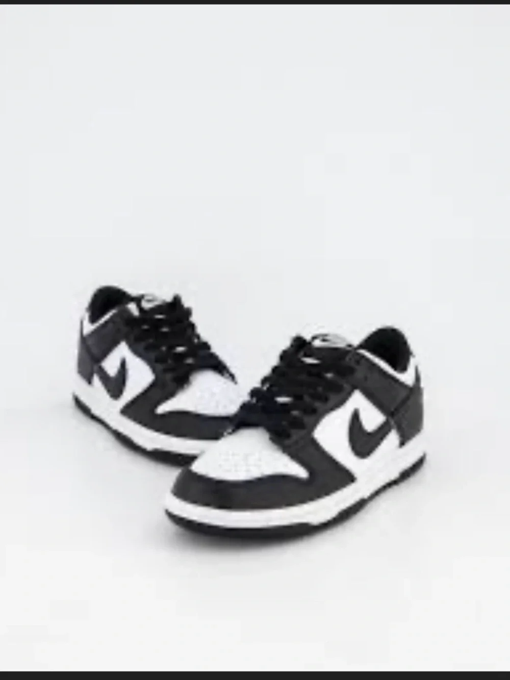 Nike Kids Black and White Low-Top Sneakers - Picture 1 of 8